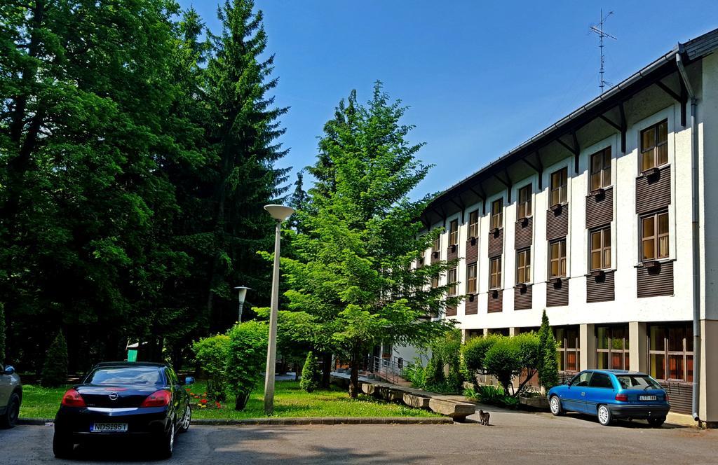 Salgó Hotel Salgótarján Exterior foto