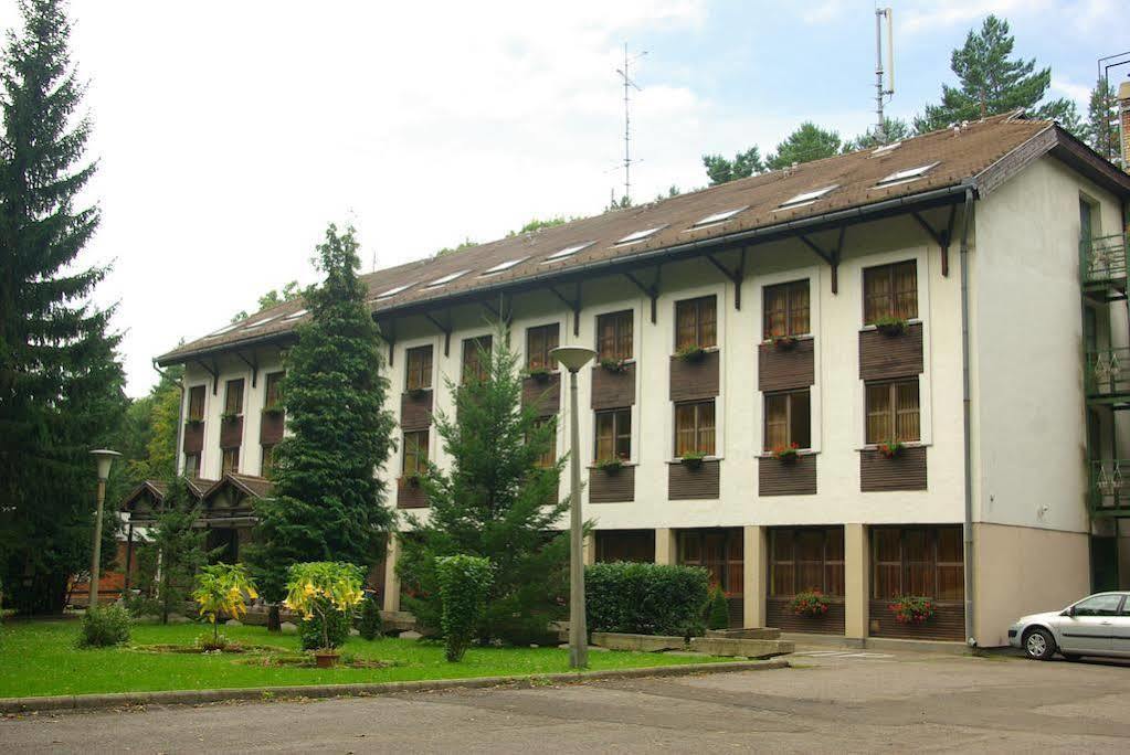Salgó Hotel Salgótarján Exterior foto